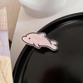 Nahaufnahme der rosa Delphin Haarklammer aus Acryl mit Marmormuster auf Tablett - Rosa Marmor Delfin-Stil (4#)