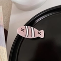 Detalle de la pinza para el pelo con forma de pez rosa hecha de acetato acrílico - Estilo Pez a Rayas Rosa (1#)