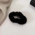 Pinza para el pelo tipo nube de felpa negra con piel sintética suave para peinados de invierno - Negro