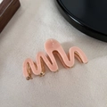 Detailed view of wave-shaped pink acetate hair claw clip with golden metal teeth - Pink