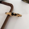 Détail macro d'une barrette en acétate écaille de tortue avec gravure élégante - 3# Léopard clair