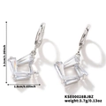Dettaglio di orecchini geometrici quadrati con zirconi chiari e montatura in argento - Orecchini in argento bianco chiaro (KSE00028BJBZ)