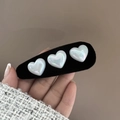 Pince à cheveux élégante en velours noir avec trois perles en forme de cœur - Pince BB Cœur Perle