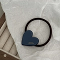 Dettaglio di elastico per capelli a cuore in acetato blu con scritte dorate France - Blu scuro