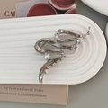 Minimalist silver wave metal hair claw with white pearl on water ripple stone tray - Silver