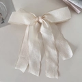 Eleganter cremeweißer Netz-Haarclip mit langer Schleife und Satin-Textur für Damen - Weiß