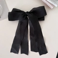 Detailansicht einer großen schwarzen Schleife Haarspange mit eleganten langen Bändern - Schwarz