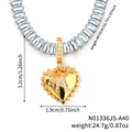 Detailansicht der Goldherz-Halskette mit Zirkon-A-Buchstaben und blauer Kristallkette - Herz Anfangsbuchstabe A Stil (N01336JS-A40)