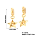 Elegantes pendientes de estrella bañados en oro con circonitas brillantes y detalles de aro - Colgante de Estrella Dorado (E04220-1)