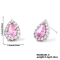 Macro-opname van druppelvormige roze zirkoon oorbellen met zilveren zetting en maten - Roze Stijl (KSE00281-6)