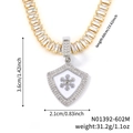 Collier à pendentif bouclier doré avec flocon de neige et chaîne ornée de cristaux - Long Grand Bouclier Flocon Argent (N01392-602M)
