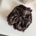 Coletero de cuadros marrones con bordes de felpa, accesorio vintage para el cabello - Estilo Regular de Rayas Café