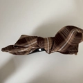 Detailansicht der Haarspange mit Schleife aus Karo-Stoff in Kaffee und Khaki-Farben - 1# Kaffeestreifen Schleife Haarklammer