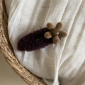 Winter Plüsch lila Blumen-Haarclip für Damen mit kuscheliger Lammwoll-Textur und Blumendetail - Lila Plüsch Blume Haarklammer