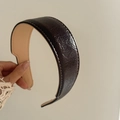 Chic wide brown leather headband with vintage pleated texture and contrast stitching for women - Brown