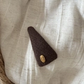Fermaglio per capelli vintage marrone in maglia con etichetta dorata su lino rustico - Stile Triangolo Grande Marrone (4#)
