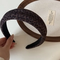 Dettaglio della morbida trama in tessuto leopardato e della fodera antiscivolo nera sulla fascia - Stile Leopardato a Bordo Largo / Cerchietto Leopardato Grigio (3#)