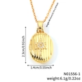 Goldene ovale Medaillon-Halskette mit vertikalen Streifen und Stern-Anhänger - Ovale Medaillon-Halskette (N01556-1) / Gold