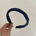 Elegante donkerblauwe fluwelen gedraaide hoofdband met antislip tanden voor dames - 4# Blauwe Gevlokte Kruis Haarband