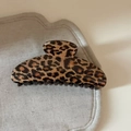 Detailed macro view of high-quality leopard print hair claw clip with glossy finish - Arc Style (10# Coffee Leopard Arc Claw)
