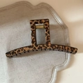 Detalle de la pinza para el cabello con estampado de leopardo y resorte metálico - Grande / Estilo Barra Grande (3# Leopardo Café Pinza Grande)