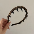 Détail montrant les dents internes et la texture du tissu léopard marron du serre-tête - 5# Serre-tête Léopard Foncé avec Dents