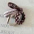Dettaglio di set da 4 elastici per capelli in maglia con motivi retrò cuore e cucciolo - Set 2 Stile Stampa Leopardata Rosa Cachi