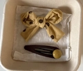 Pinza de pelo con lazo de lunares amarillos y juego de horquillas marrón oscuro - Pinzas para Cabello Gota con Lazo (Lunares Amarillos)