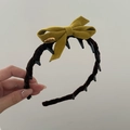 Diadema de terciopelo marrón con lazo amarillo y dientes antideslizantes para peinados - Aro de Flocado Marrón Lazo Amarillo