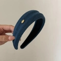 Detail of grey-blue ribbed knit headband with gold oval buckle featuring love engraving - Ribbed Headband Gold Label / Blue