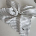 Detalle de coletero a rayas azul marino con tela francesa y pliegues elegantes - Coletero Corazón Forma Cometa / Estilo de Rayas Blancas (7#)
