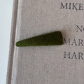 Pinza de pelo triangular de tela verde oscuro estilo bosque para mujeres y accesorios - Verde