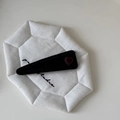 Elegante fermaglio per capelli a cuore floccato nero con finitura velluto vintage stile francese - Clip Nero Cuore Cachi