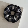 Coletero de cuadros blancos y negros clásicos sobre un fondo beige de estilo minimalista - Borde Negro Blanco y Negro Cuadros (4#)