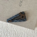 Fermaglio per capelli a quadri blu scuro con cane e targhetta in metallo Hello - Fermaglio Triangolo Plaid Blu Cane Caffè