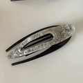 Pasador de pelo en acetato jaspeado con base negra y diseño calado elegante - Pinza Textura Gris