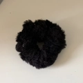 Chouchou noir en peluche douce, texture mouton duveteuse pour coiffures d'automne et hiver - Noir
