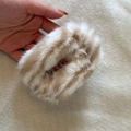 Pluche luipaardprint haarspeld van imitatiebont in wit en beige tinten - Witte Melk Thee Pluche Haarklauw