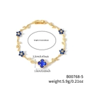 Goldenes Armband mit tiefblauen Zirkon-Kleeblatt und Blatt-Design mit Karabinerverschluss - Blaue Blume Goldener Zweig (B00768-5)