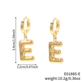 Goldene Ohrringe mit Buchstabe E Anhänger und Abmessungen für modebewusste Frauen - Buchstabe E