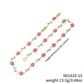 Incantevole collana dorata con fiori di cristallo rosso e foglie verdi su sfondo bianco - Stile Fiore Rosso Verde Dorato (N01633-15)