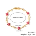 Pulsera floral dorada con pétalos rojos y hojas de circón, longitud de 17 cm - Estilo de Flor Roja y Estrás Transparente en Tono Dorado (B00767-3)