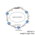 Pulsera de plata con delicadas flores azules y detalles de circonita cúbica brillante - Estilo de Flor Azul y Estrás Transparente en Tono Plateado (B00767-6)