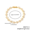 Goldenes Blumenarmband mit Zirkonia-Blütenblättern und sicherem Faltverschluss für Damen - Klarer Strass Goldene Basis (B00771-5)
