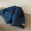 Molla per capelli a fiocco in denim blu scuro con tessuto vintage e targhetta oro - Molla Triangolo Fiocco Denim / Grande / Blu scuro