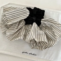 Chique scrunchie met zwart-wit gestreept contrast voor elegante haarstyling - Color Block Gestreept Streamer Model / Zwart en Gebroken Wit Gestreept