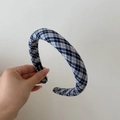 Close-up detail of blue vintage plaid fabric texture and sponge padding on headband - 灰色藏青条纹