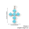 Kleeblatt-Kreuzanhänger in Silber mit hellblauen Steinen und feinen Produktdetails - Türkisblauer Blütencluster Silberne Basis (P5216-4)