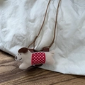 Collier porte-lunettes teckel en peluche avec détail de selle à pois rouges - Style Ours Vêtements à Pois Rouges et Blancs (10#)