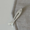 Cute fish shaped cellulose acetate hair clip with pearlescent white finish and metal grip - Silver